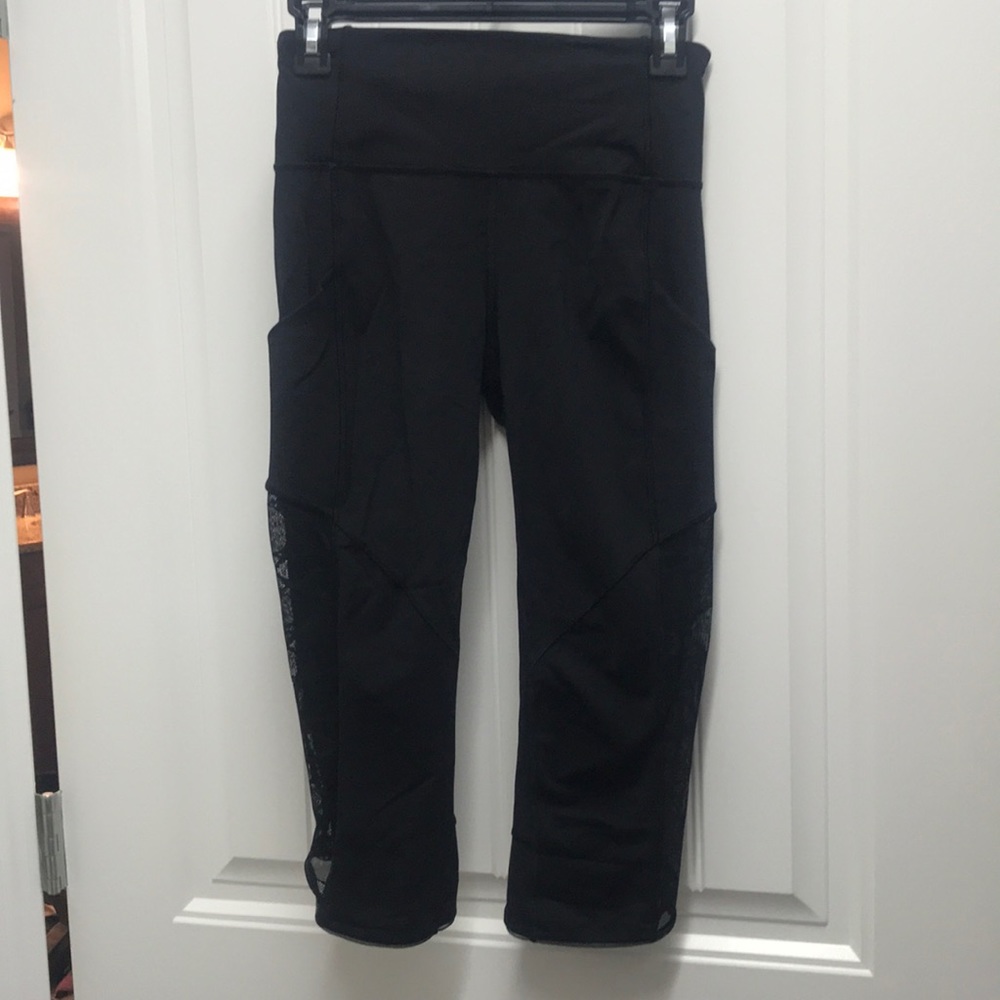 Lululemon blk crop sz 4